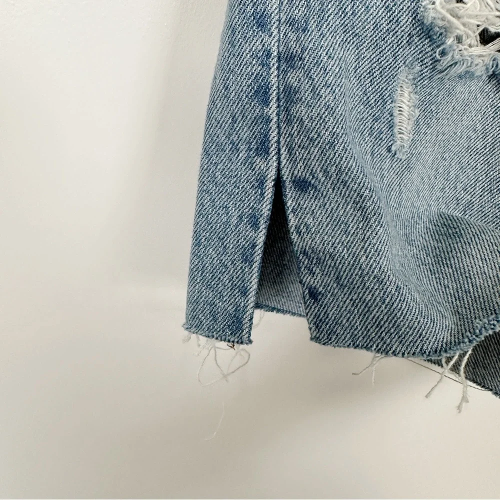 Levi’s • 501 Distressed Cut Off Denim Shorts - Picture 5 of 10